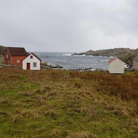 - Kvalvik Feriehus Utsira