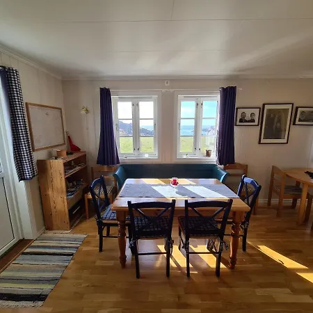 - Kvalvik Feriehus Utsira