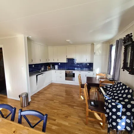 Holiday home - Kvalvik
